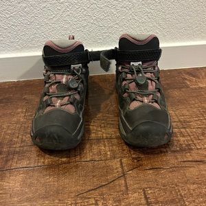 Keen Girls hiking boots